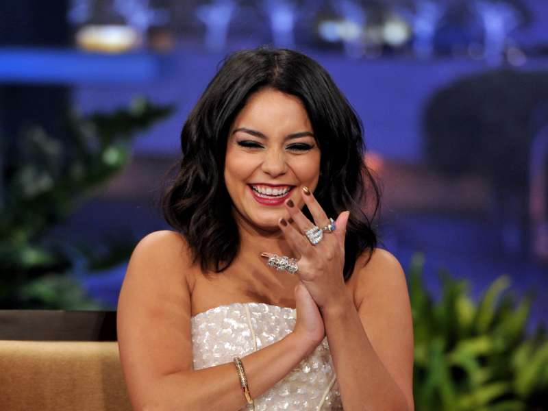 Vanessa Hudgens At Tonight Show With Jay Leno Wallpaper