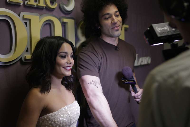 Vanessa Hudgens At Tonight Show With Jay Leno Wallpaper