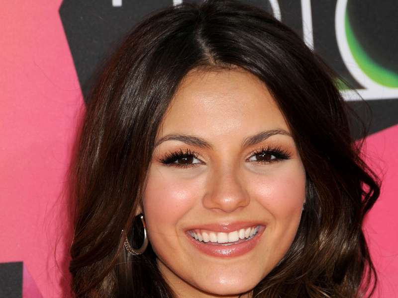 2 Victoria Justice Wallpaper