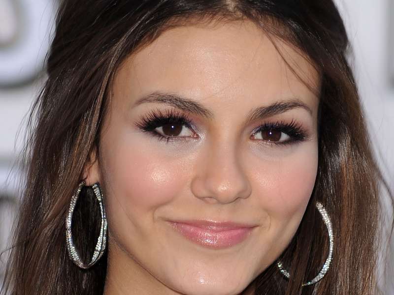 2 Victoria Justice Wallpaper