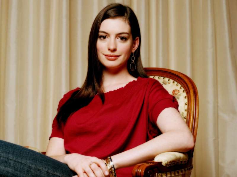 Anne Hathaway Wallpaper