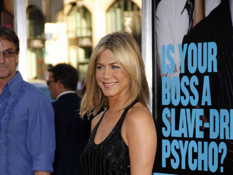 Jennifer Aniston At Horrible Bosses Premiere In Hollywood Wallpaper