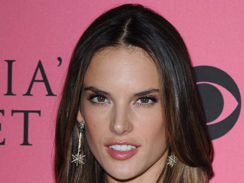 Alessandra Ambrosio At Vicotrias Sectret Show029 Wallpaper