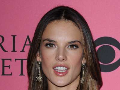 Alessandra Ambrosio At Vicotrias Sectret Show032
